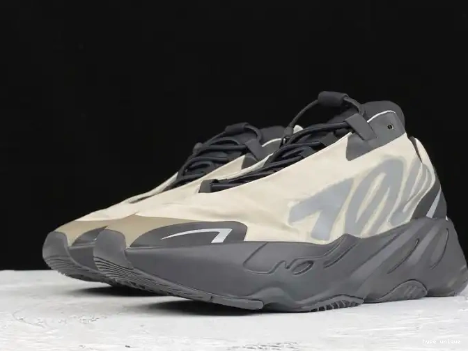 hype Yeezy Boost Bone 700 MNVN Adidas FY3729 0512